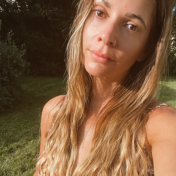 Meet your Posher, Emily - Picture 3 of 5